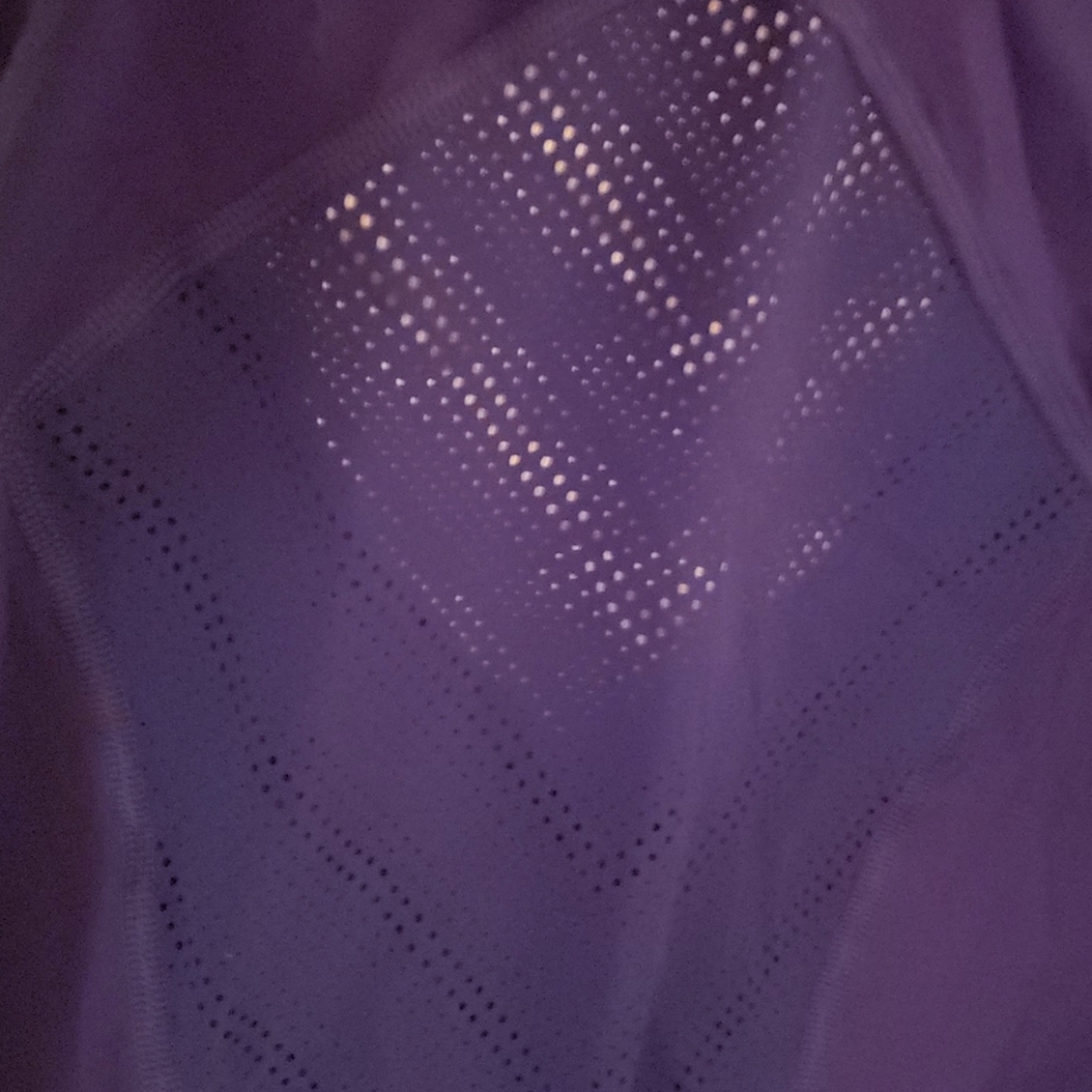 Under armour top - Picture 4 of 6